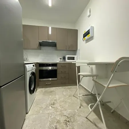 Διαμέρισμα Renovated 2 Bedroom Flat, 100M From Sea, Sea View *