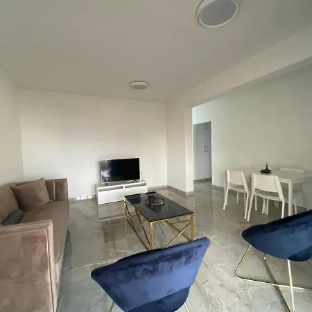 Renovated 2 Bedroom Flat, 100M From Sea, Sea View * Λεμεσός
