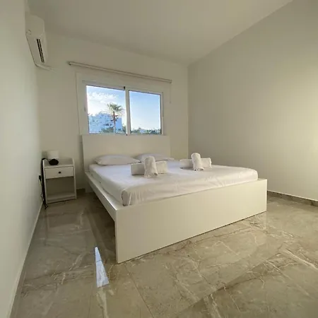 Renovated 2 Bedroom Flat, 100M From Sea, Sea View Διαμέρισμα Λεμεσός