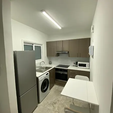 Renovated 2 Bedroom Flat, 100M From Sea, Sea View Διαμέρισμα *