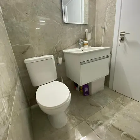 Renovated 2 Bedroom Flat, 100M From Sea, Sea View * Λεμεσός