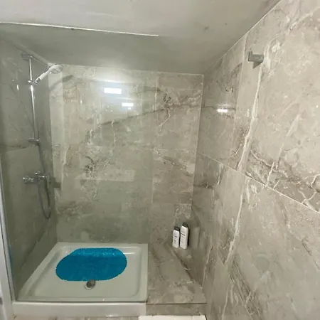 Renovated 2 Bedroom Flat, 100M From Sea, Sea View Διαμέρισμα Λεμεσός