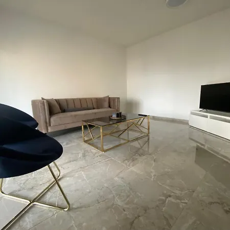 Renovated 2 Bedroom Flat, 100M From Sea, Sea View דירה לימסול