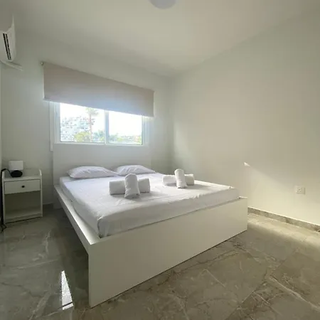 דירה Renovated 2 Bedroom Flat, 100M From Sea, Sea View